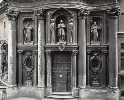 Mitad inferior de la fachada, 1637-41 de Francesco Borromini